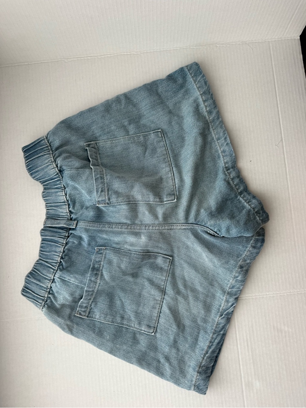 GAP Light Blue Elastic-Waist Denim Shorts - Women-NWT - Picture 3 of 3